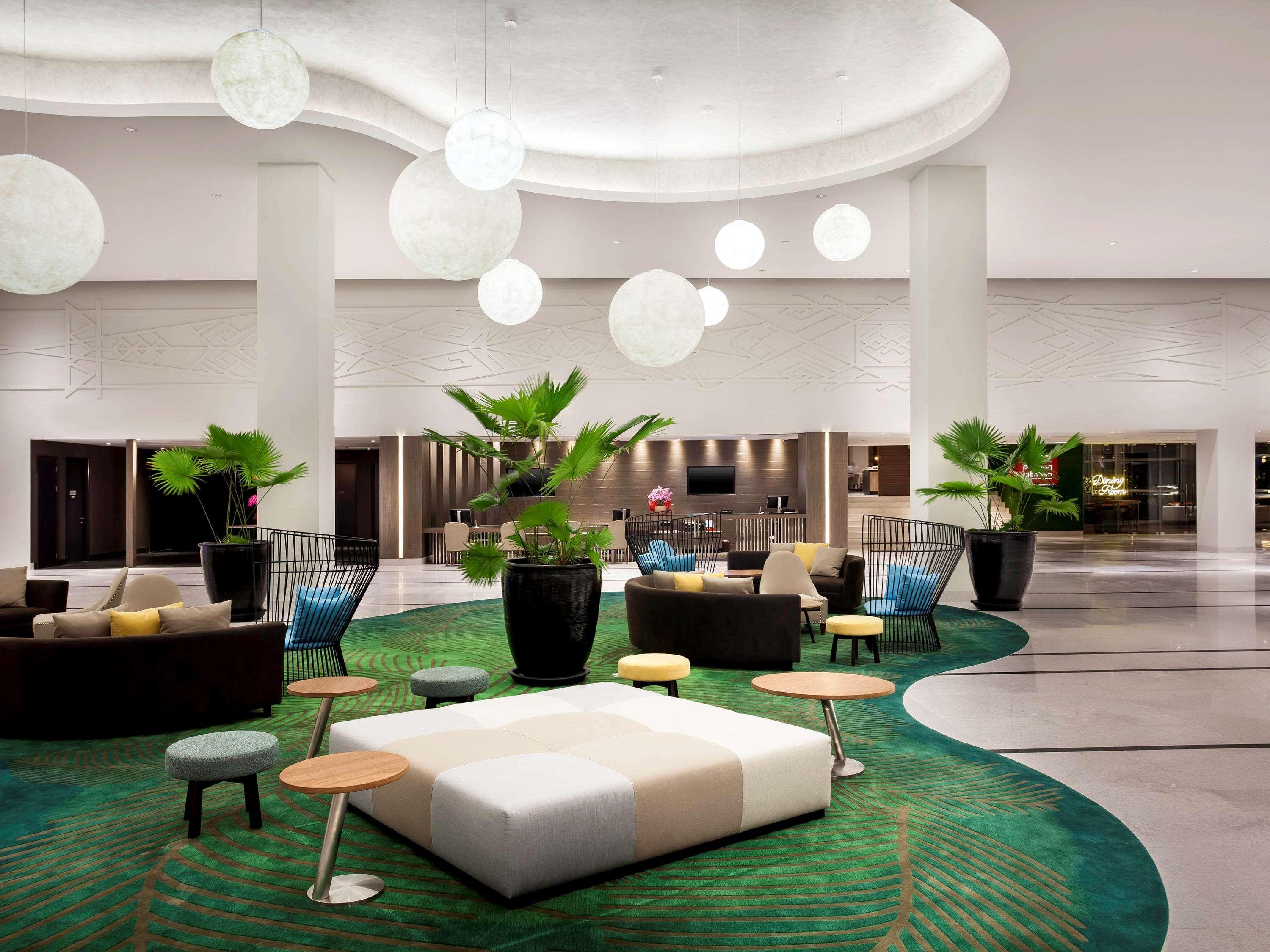 Hotel Pullman Miri Waterfront Exterior foto Lobby
