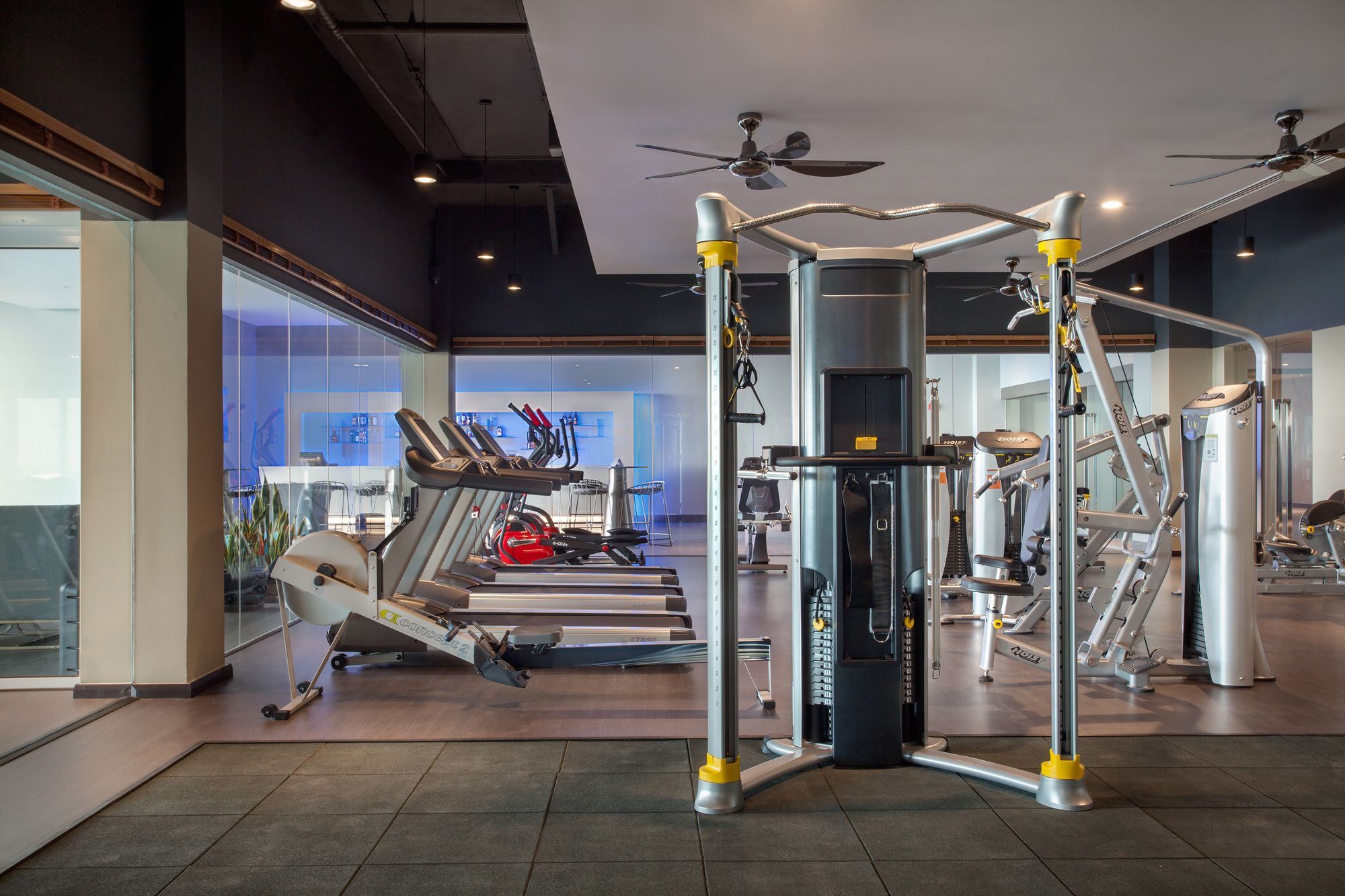 Hotel Pullman Miri Waterfront Exterior foto The gym at the hotel
